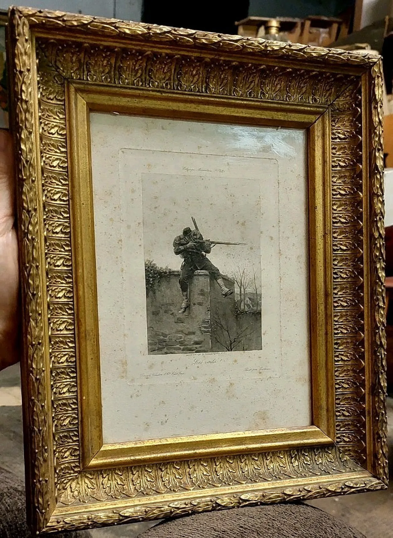 Cornice in pastiglia dorata con stampa di soldato, primo '900 1