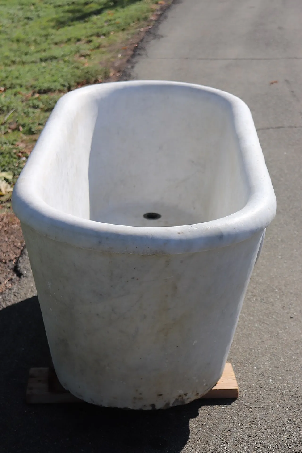 Marble bathtub, early 19th century 5