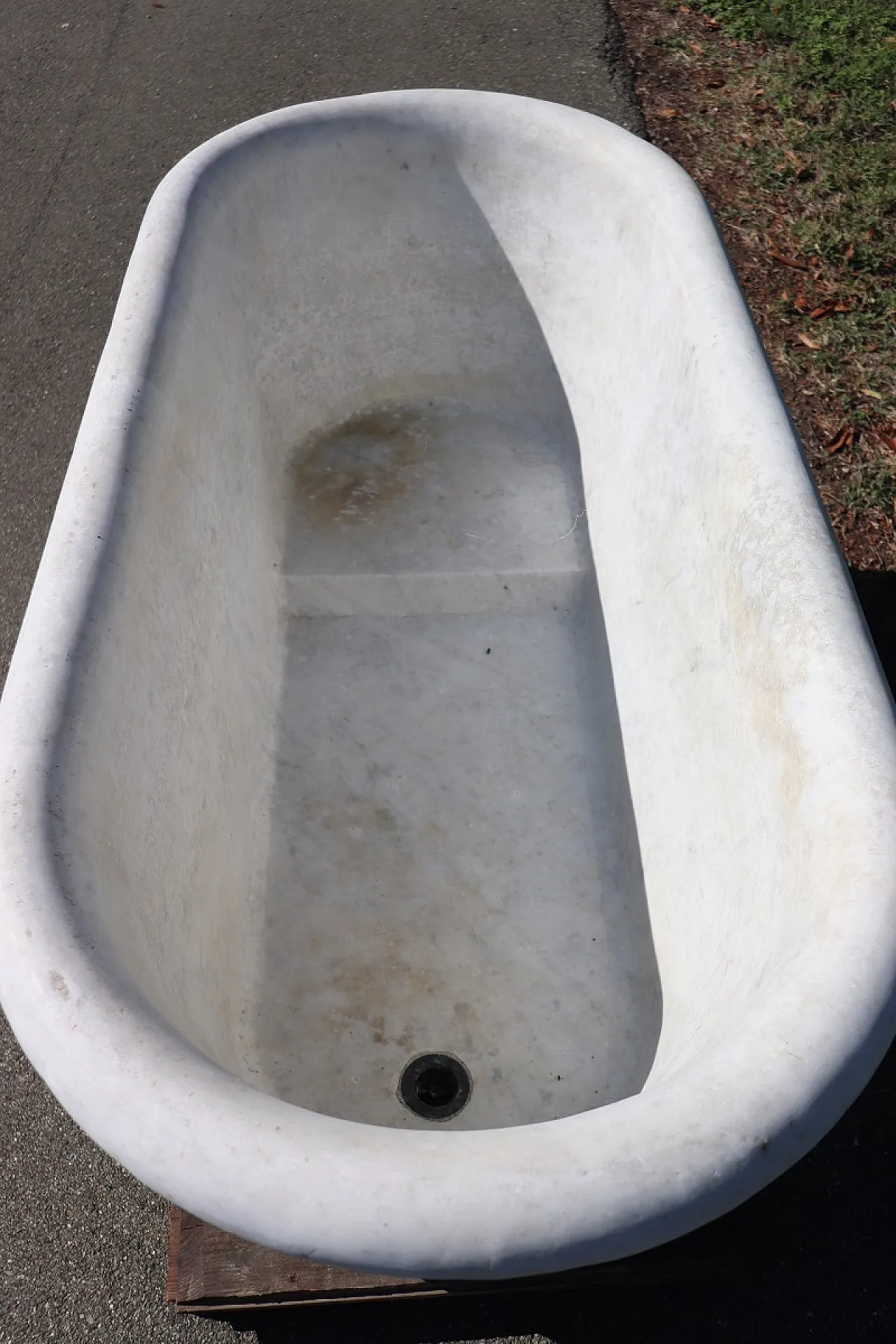 Marble bathtub, early 19th century 16
