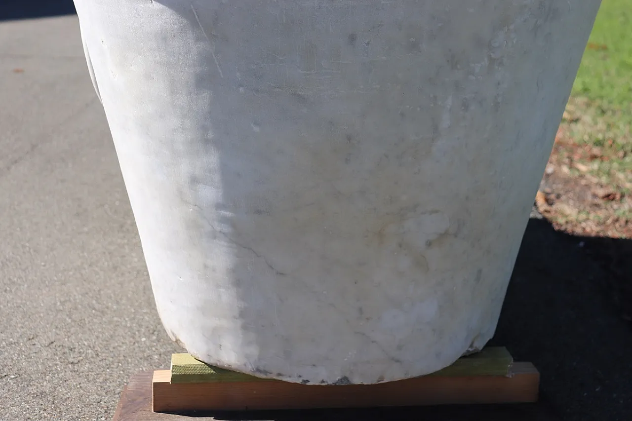 Marble bathtub, early 19th century 17