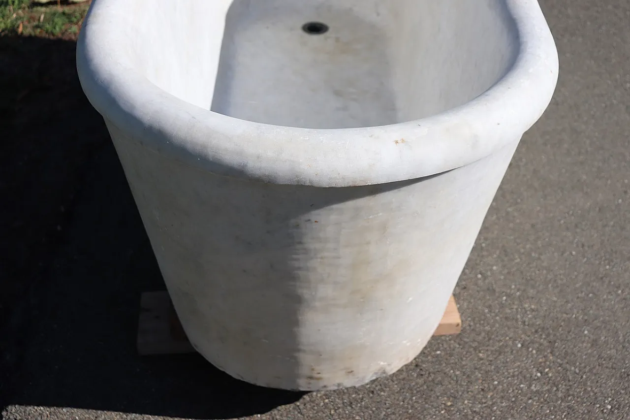Marble bathtub, early 19th century 19