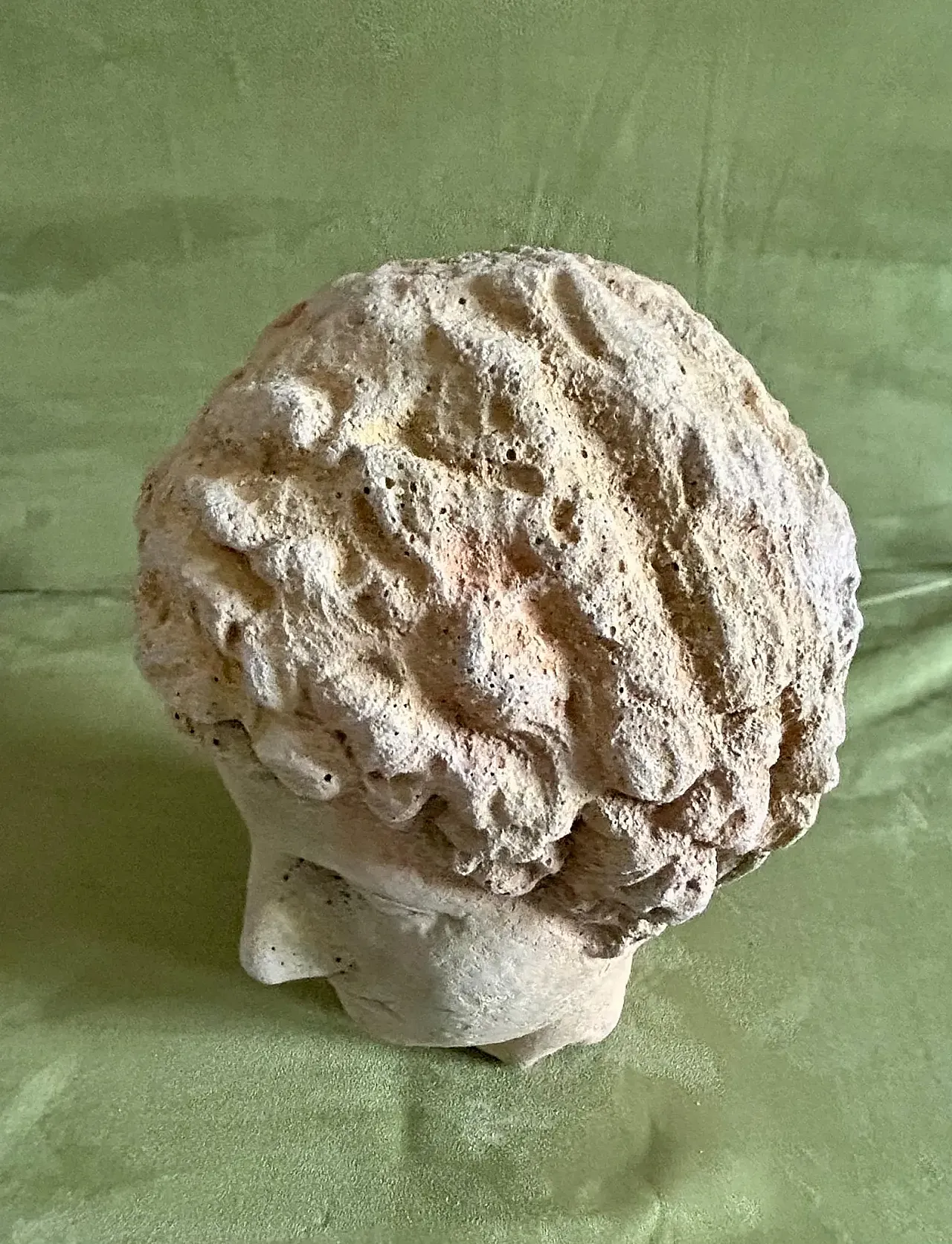 Stoneware sculpture depicting a man's head, 18th century 4