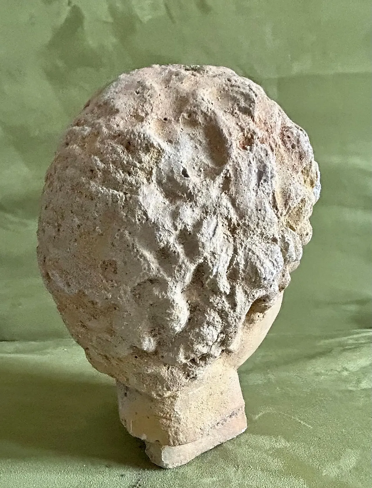 Stoneware sculpture depicting a man's head, 18th century 5