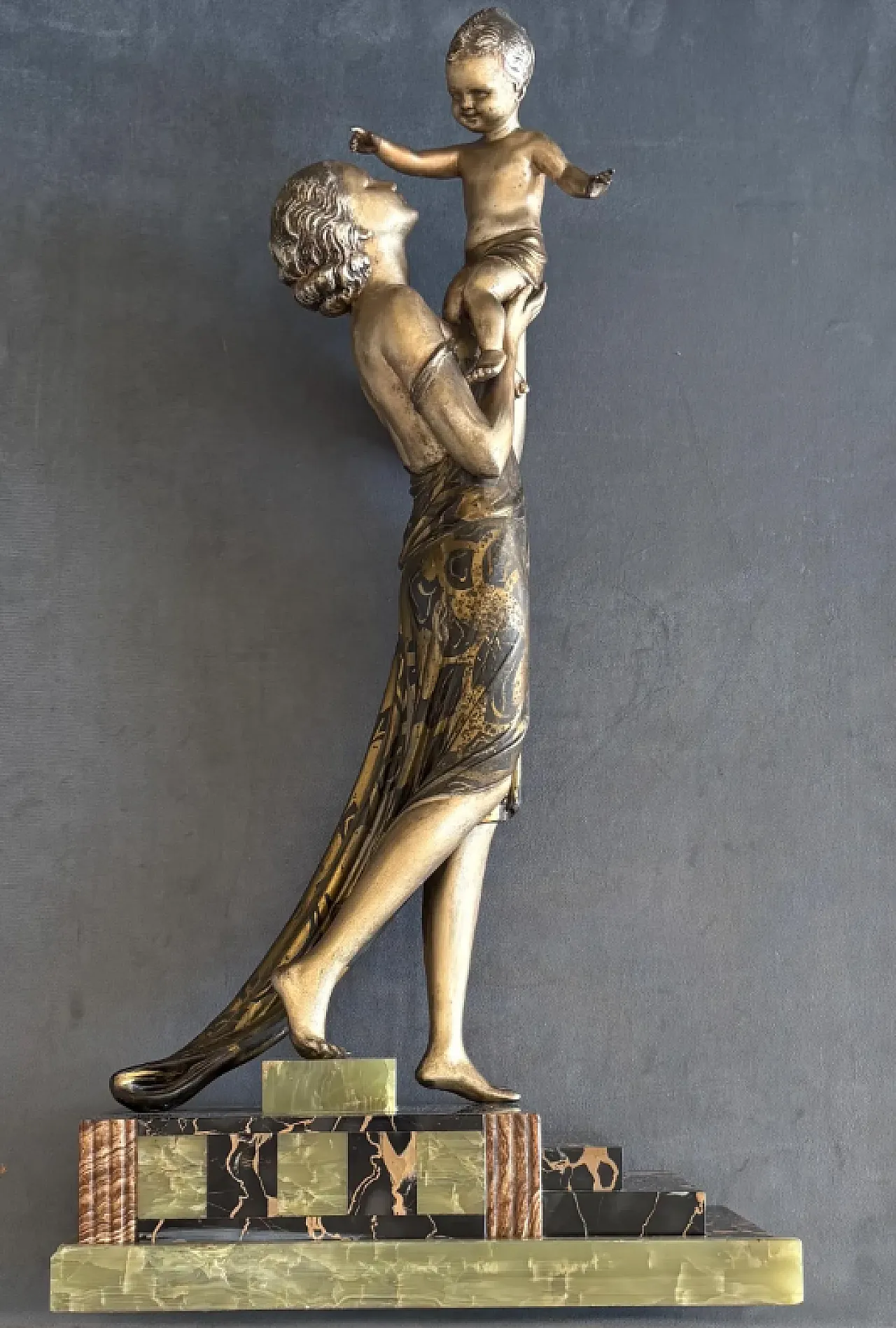 Uriano, Mother and child, bronze and marble sculpture, 1920s 2