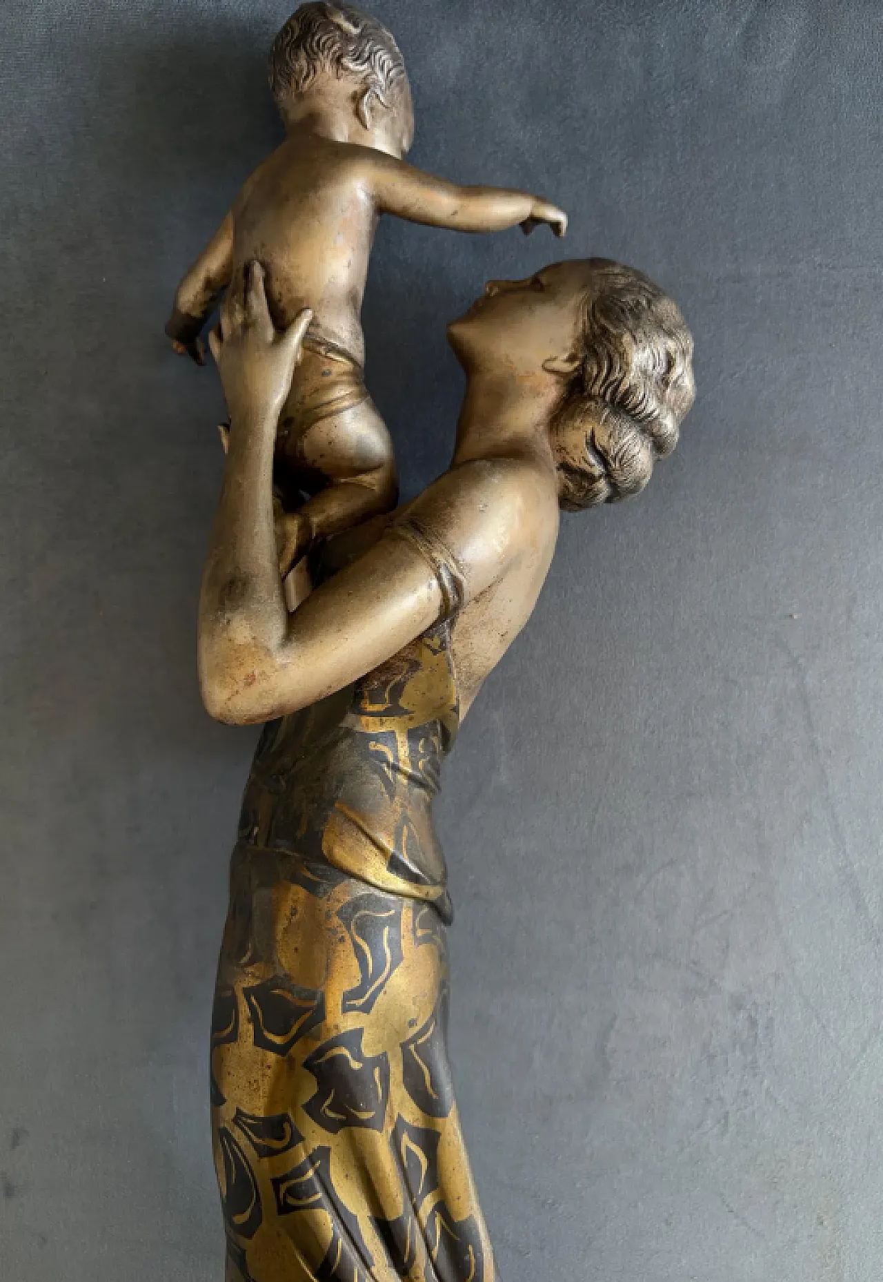 Uriano, Mother and child, bronze and marble sculpture, 1920s 3