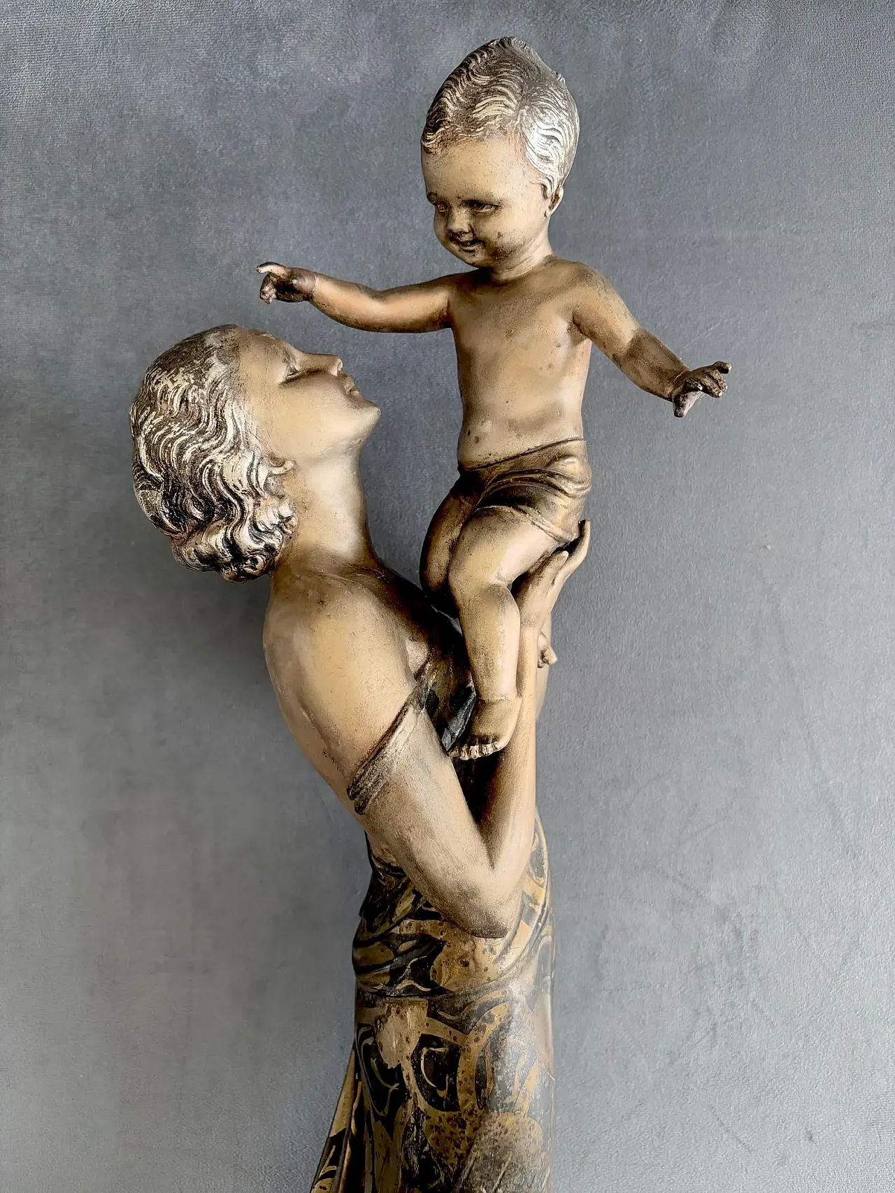 Uriano, Mother and child, bronze and marble sculpture, 1920s 4
