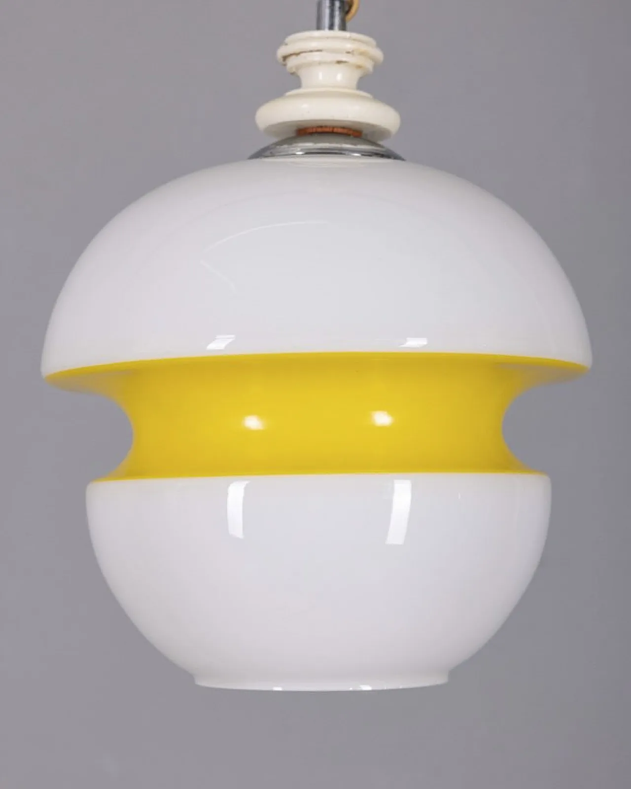 Lampada a sospensione in vetro bianco e giallo, anni '70 1