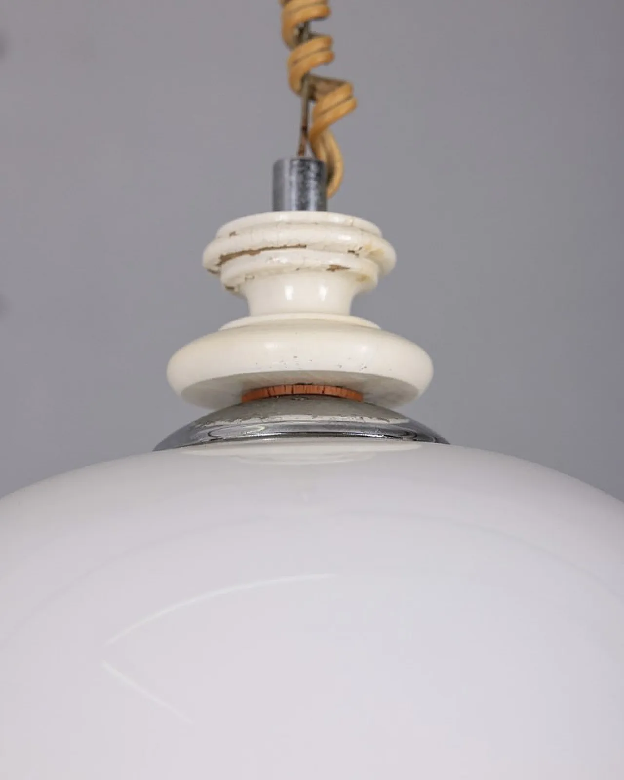 Lampada a sospensione in vetro bianco e giallo, anni '70 5