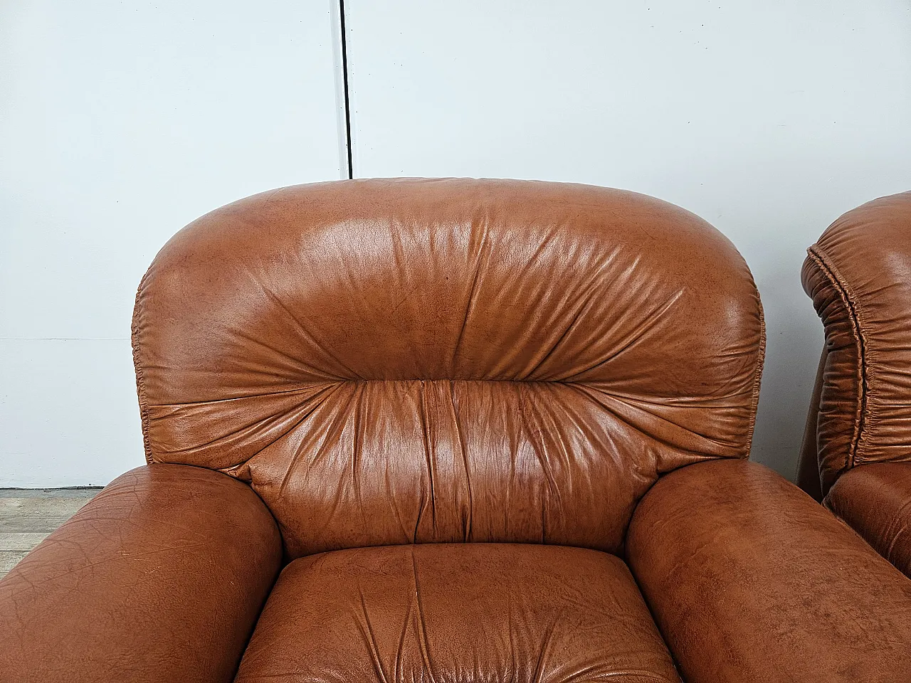 Poltrone in pelle cognac,  anni '70 6