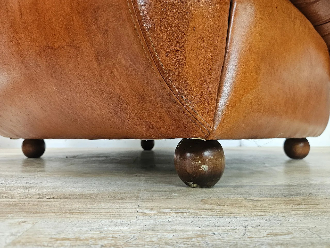Poltrone in pelle cognac,  anni '70 19