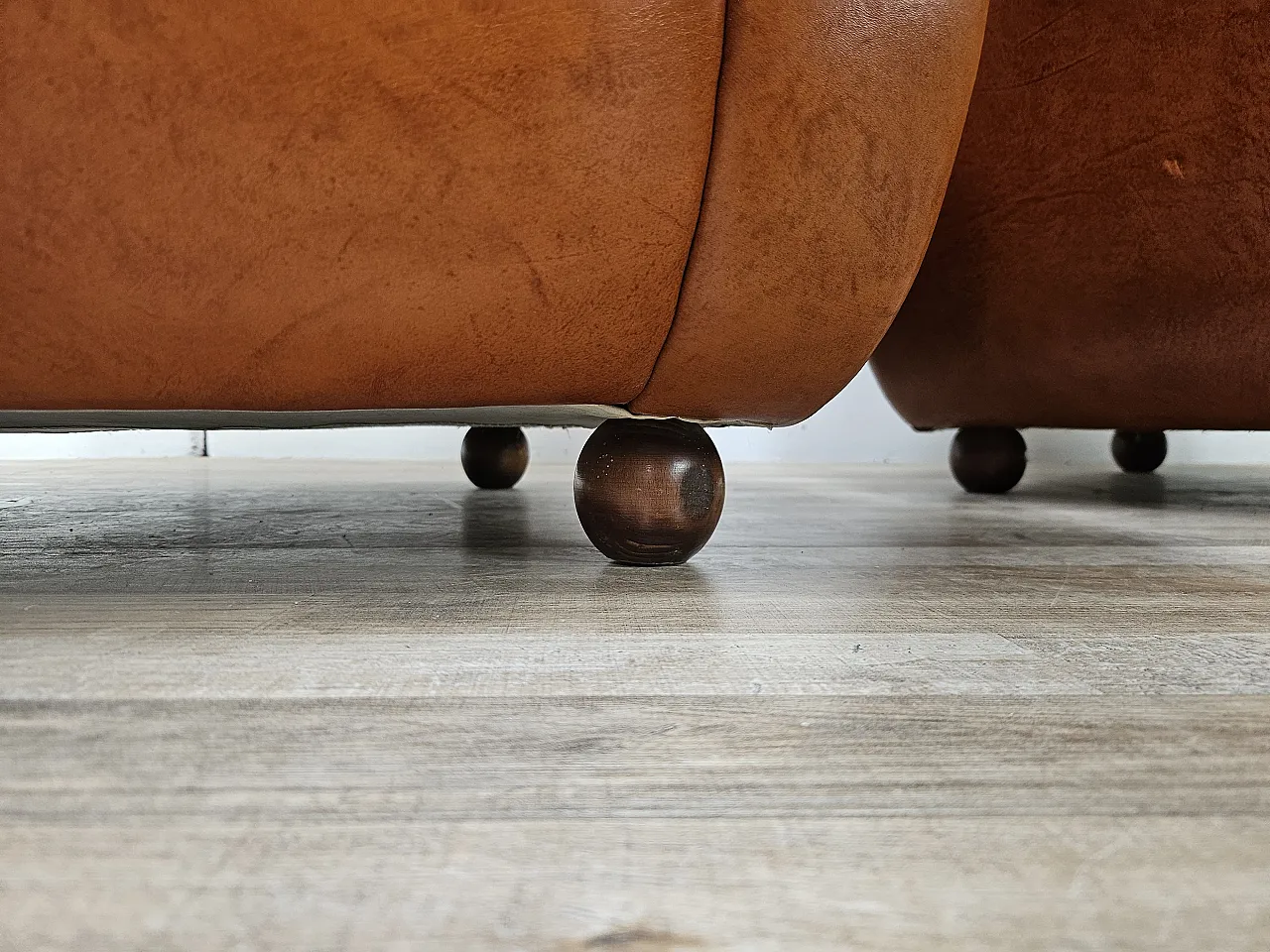 Poltrone in pelle cognac,  anni '70 20