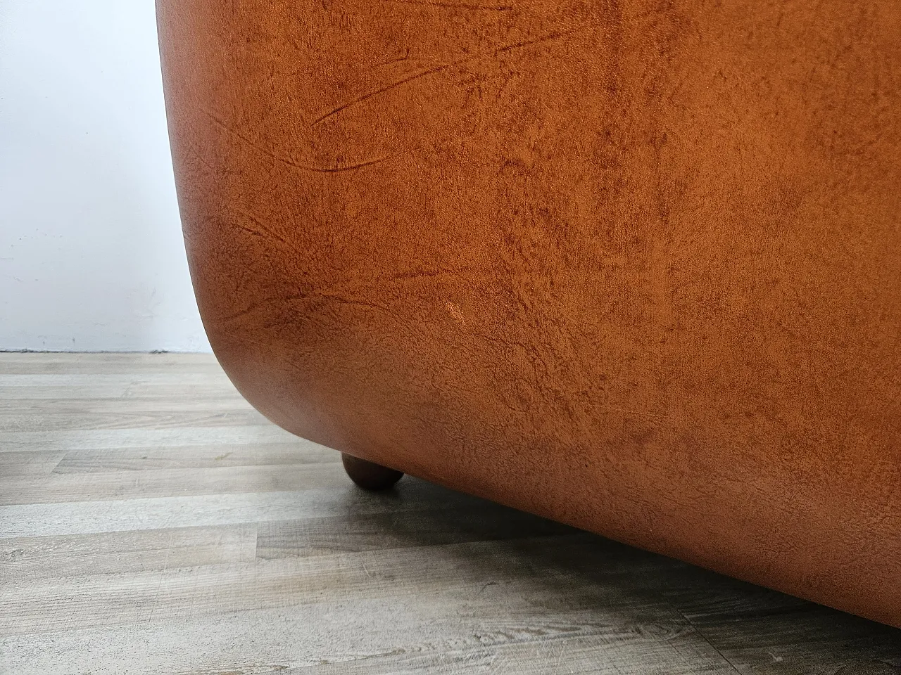 Poltrone in pelle cognac,  anni '70 21