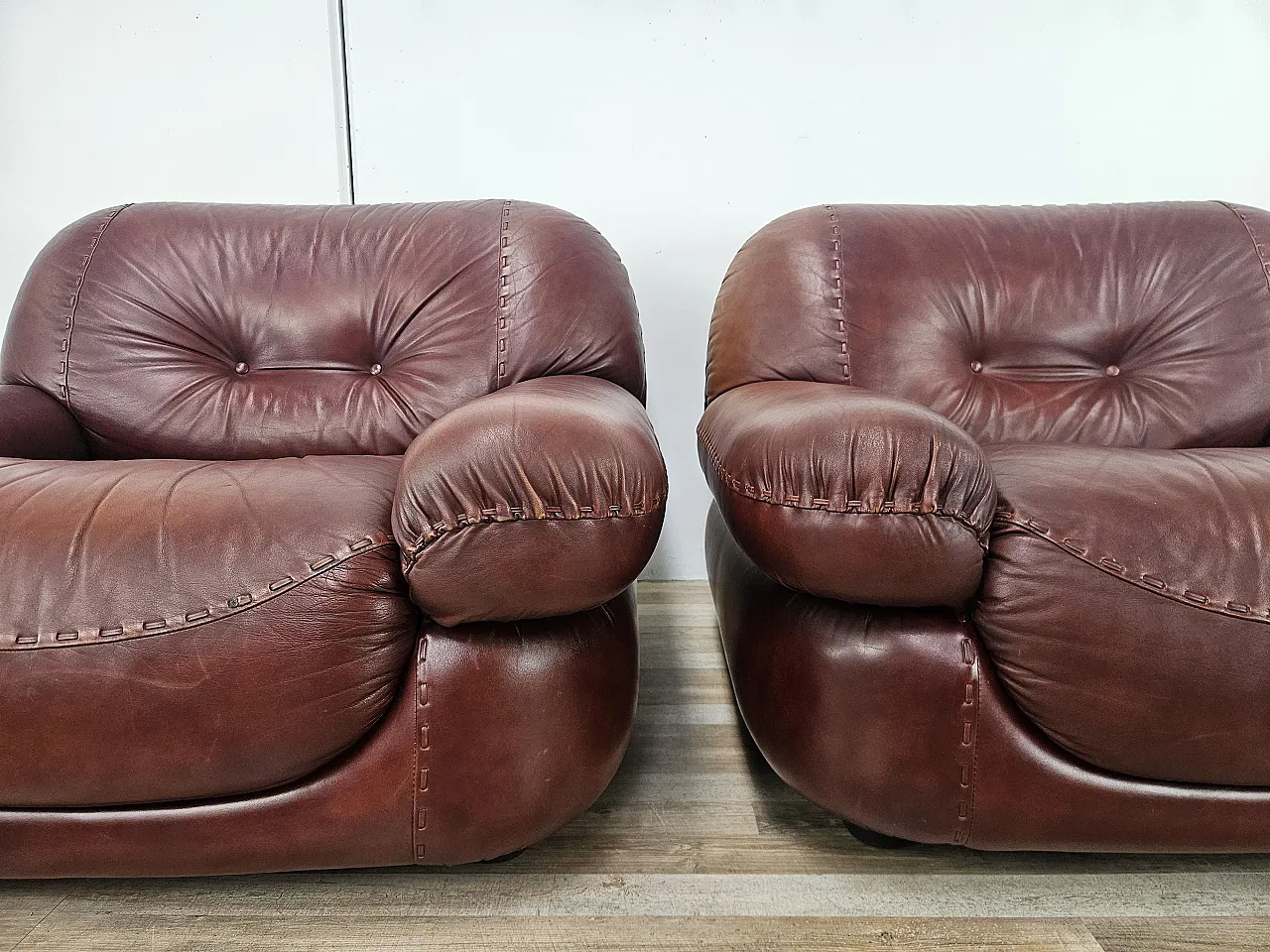 Sapporo armchairs by Mobilgirgi in 1970s brown leather 17