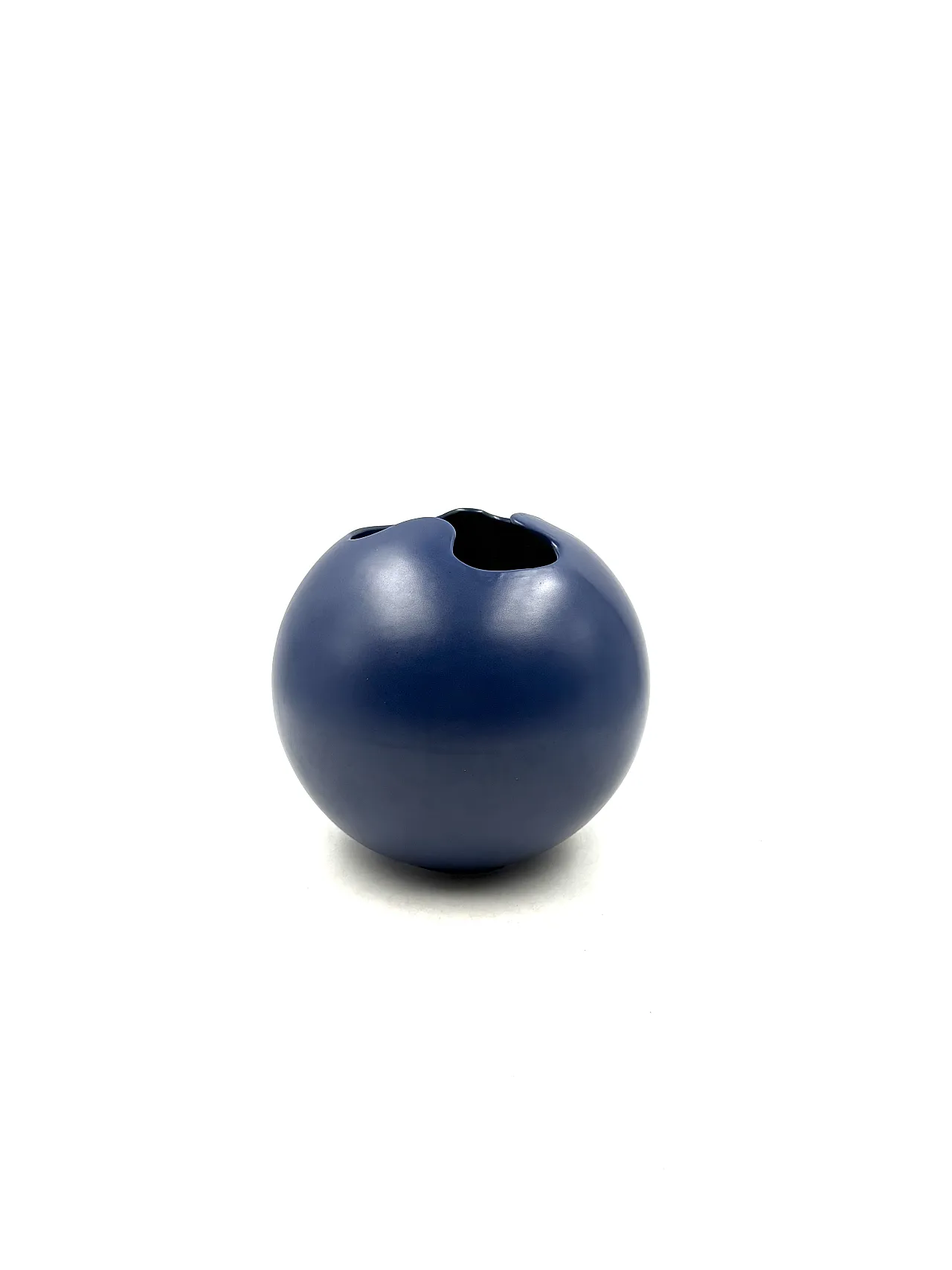 Modern spherical vase in blue ceramic, Italy 1970 4