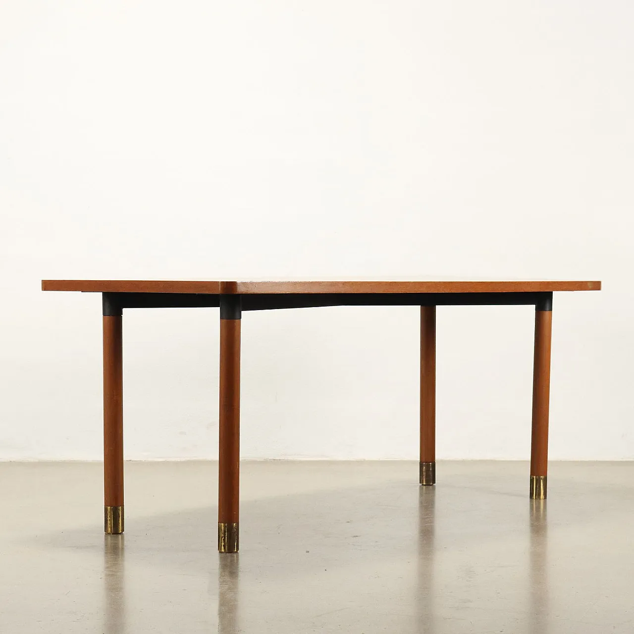 Tavolo in teak con puntali in ottone, anni '60 8