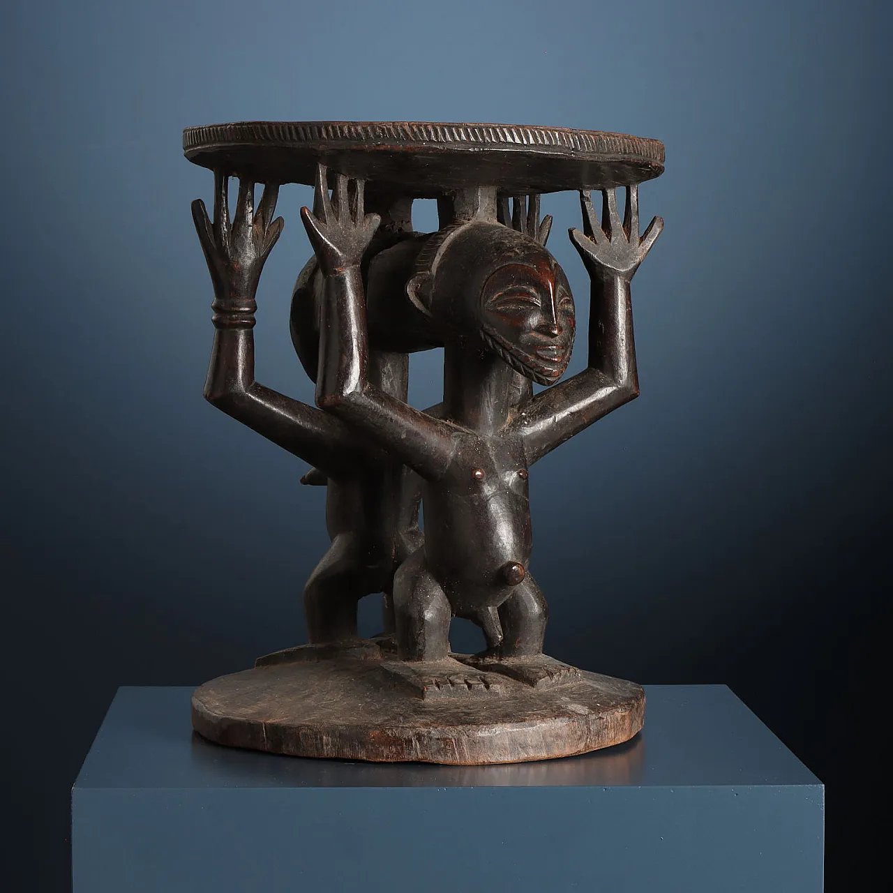 Seggio di capo con due figure di antenati, Congo, '900 1