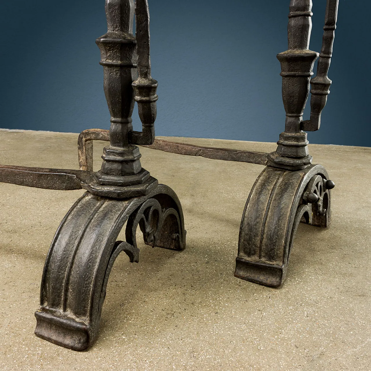 Coppia di candelabri in ferro battuto, '600 3