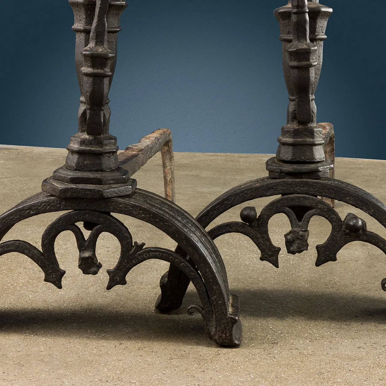 Coppia di candelabri in ferro battuto, '600 4