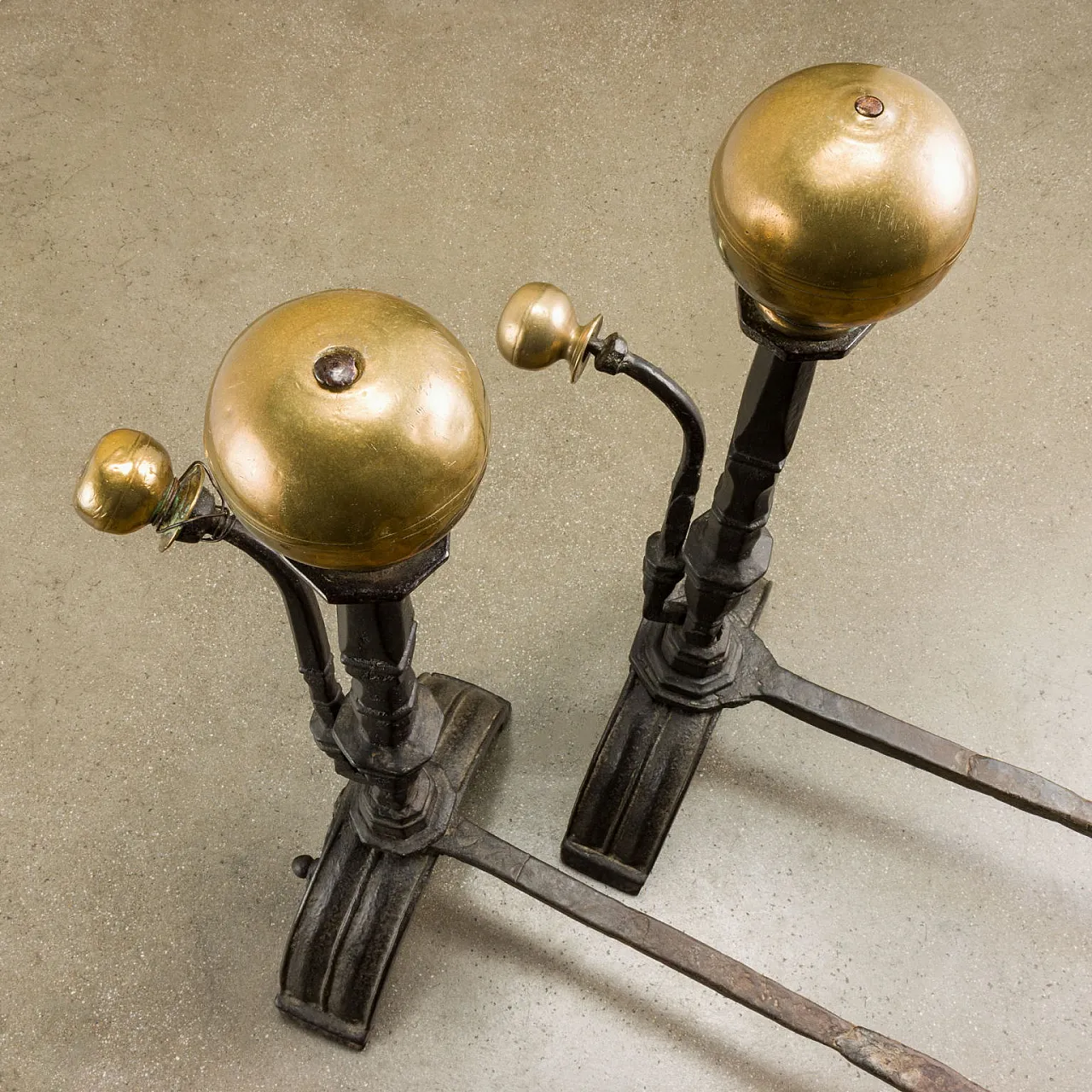 Coppia di candelabri in ferro battuto, '600 5