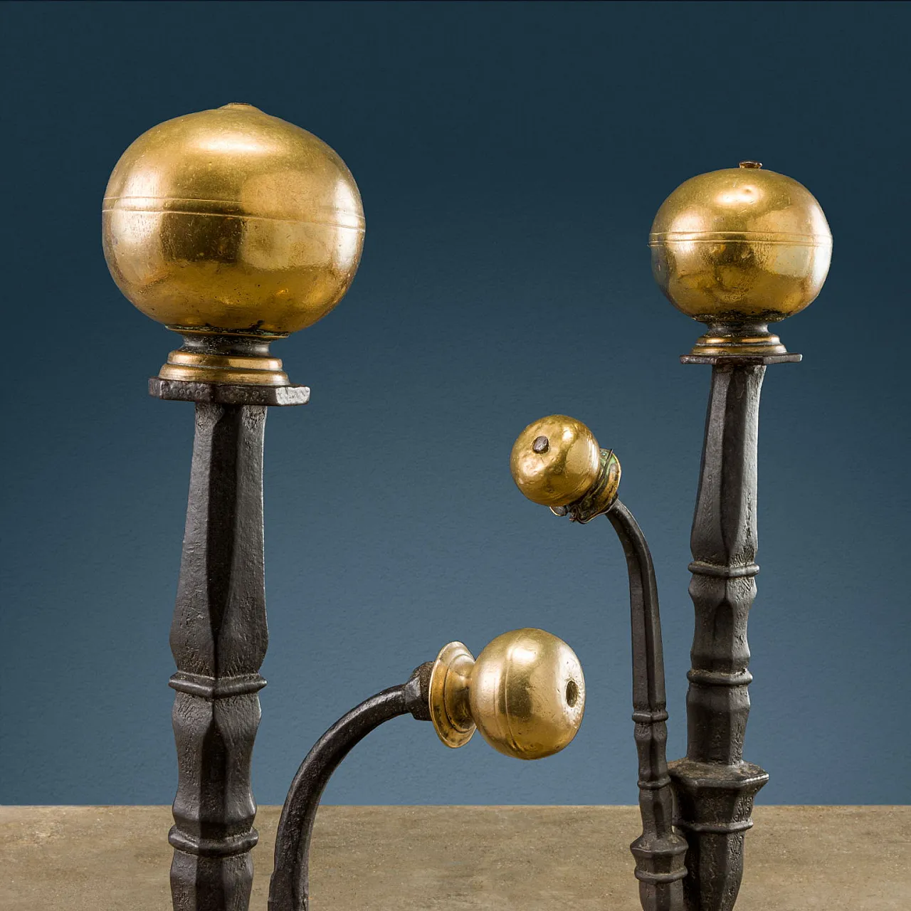 Coppia di candelabri in ferro battuto, '600 6