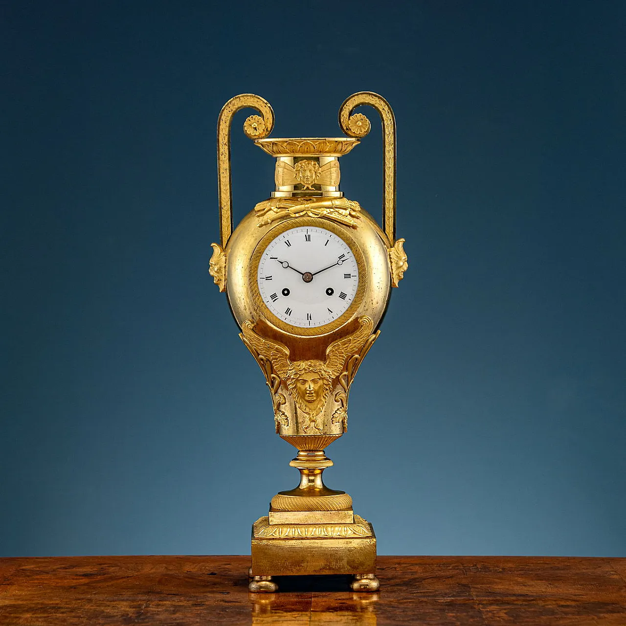 Gilded bronze vase clock, 19th century 1