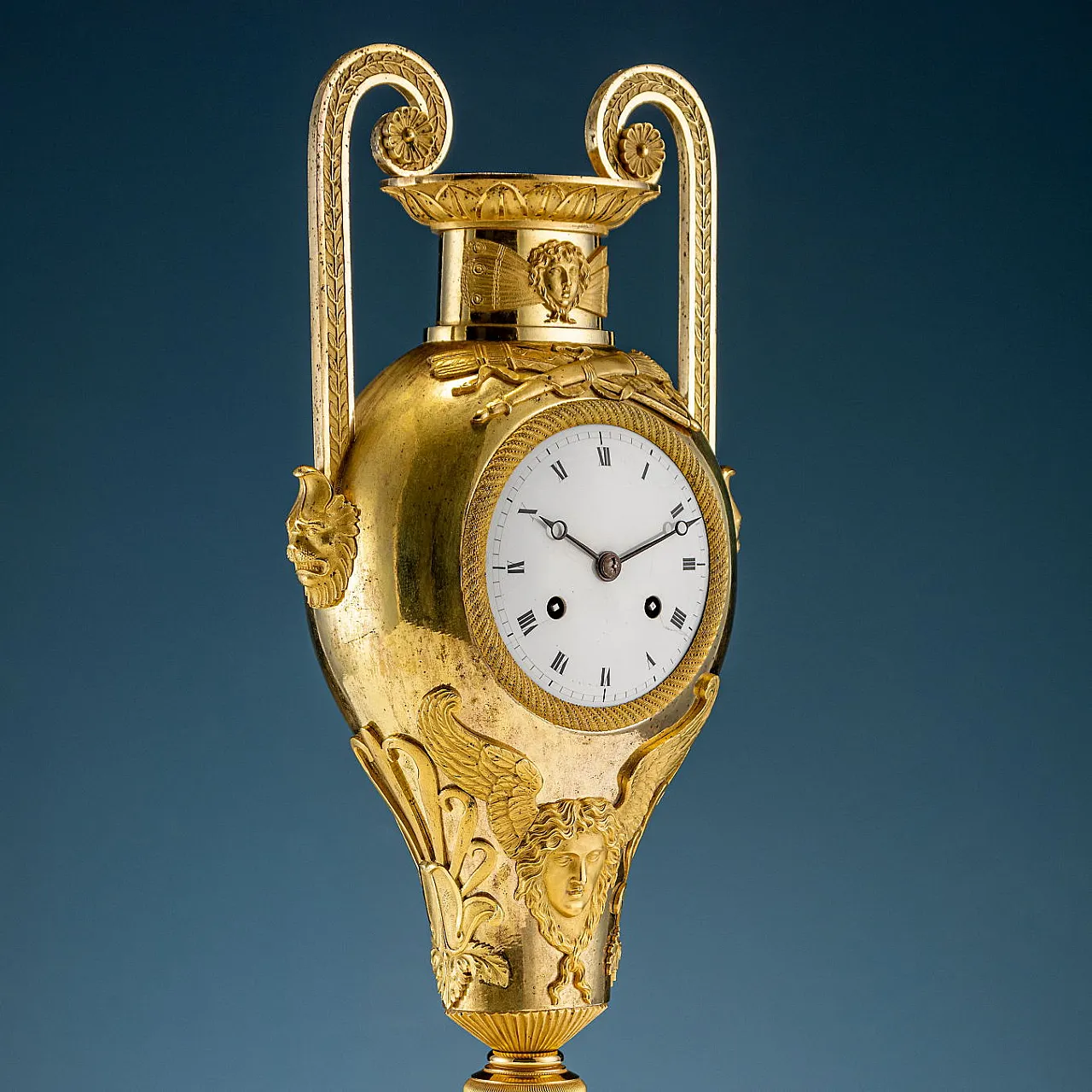 Gilded bronze vase clock, 19th century 2