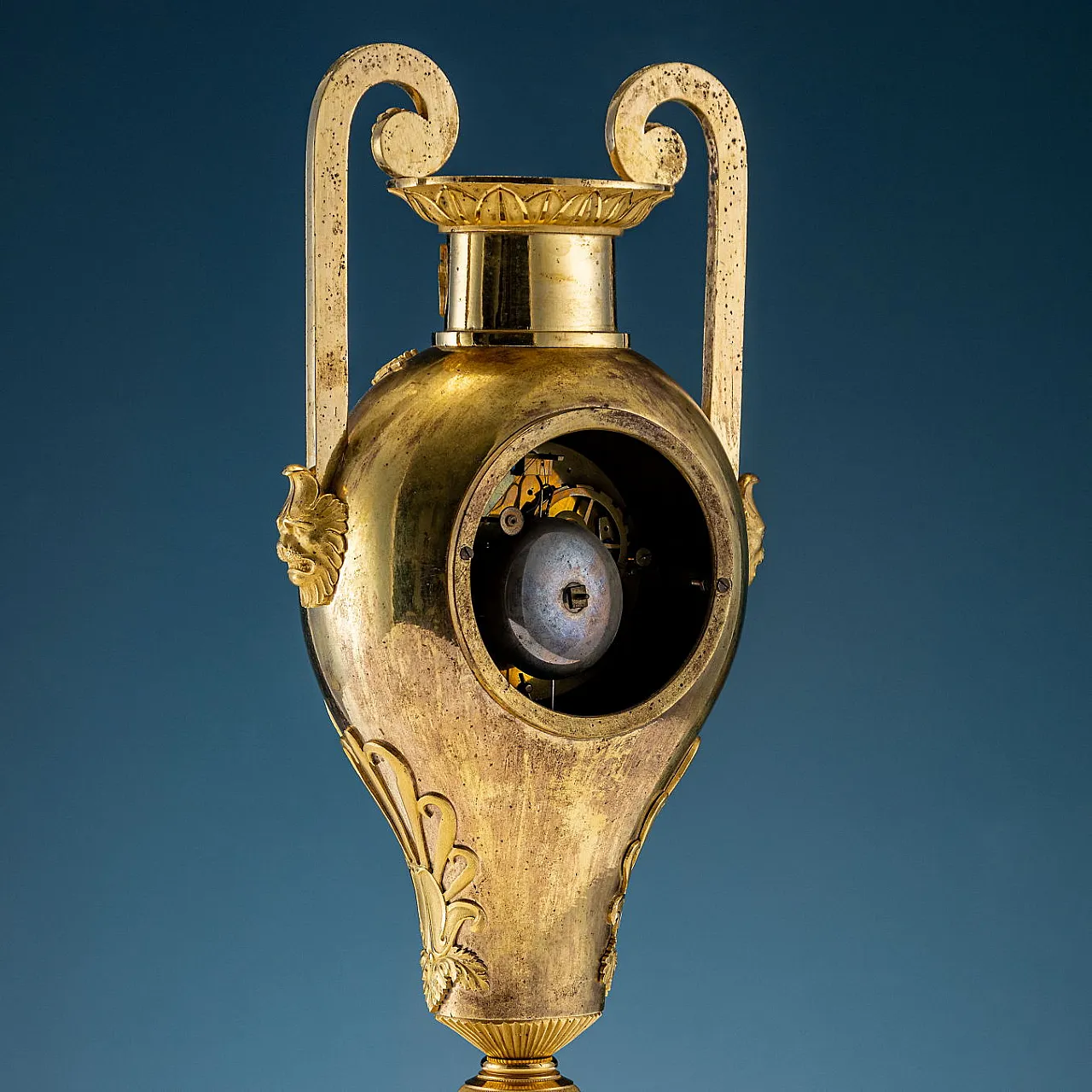 Gilded bronze vase clock, 19th century 3
