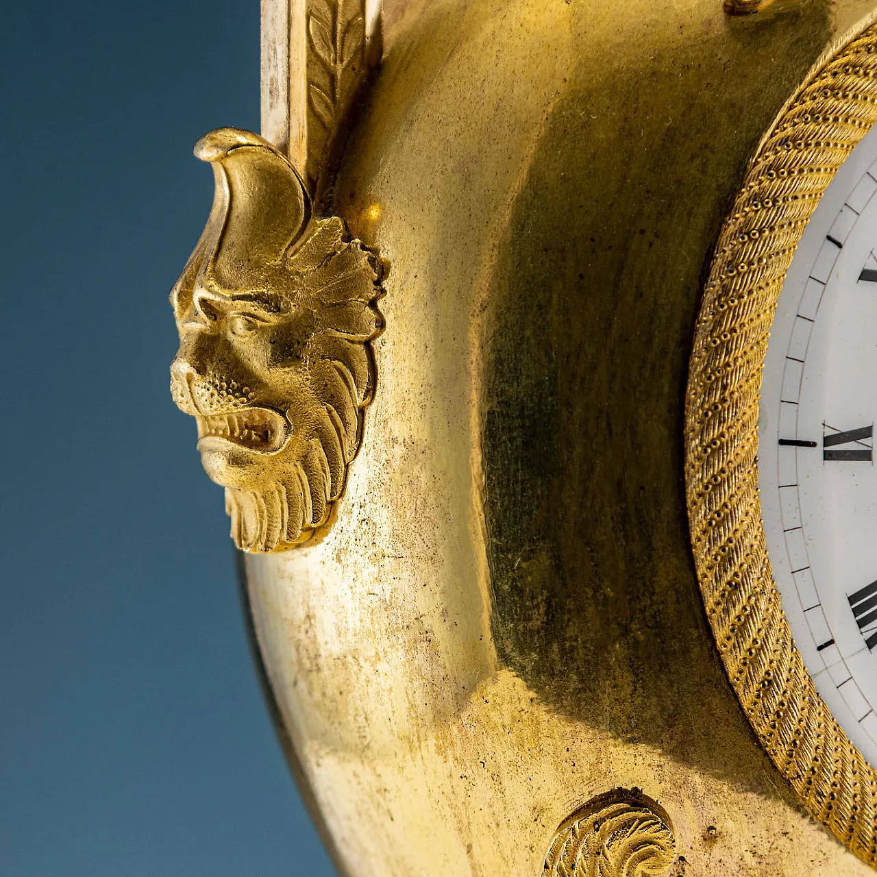 Gilded bronze vase clock, 19th century 4