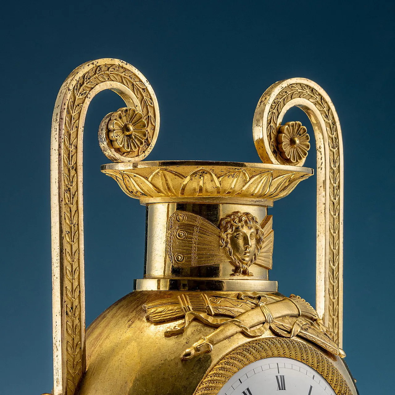 Gilded bronze vase clock, 19th century 6
