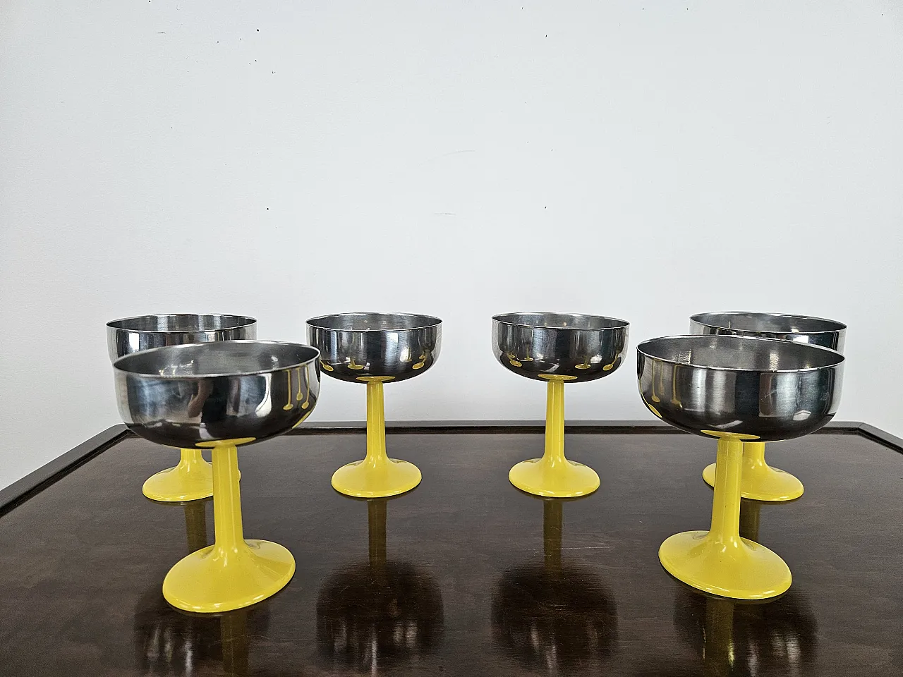 8 coppe gelato in plastica e metallo, anni '70 2