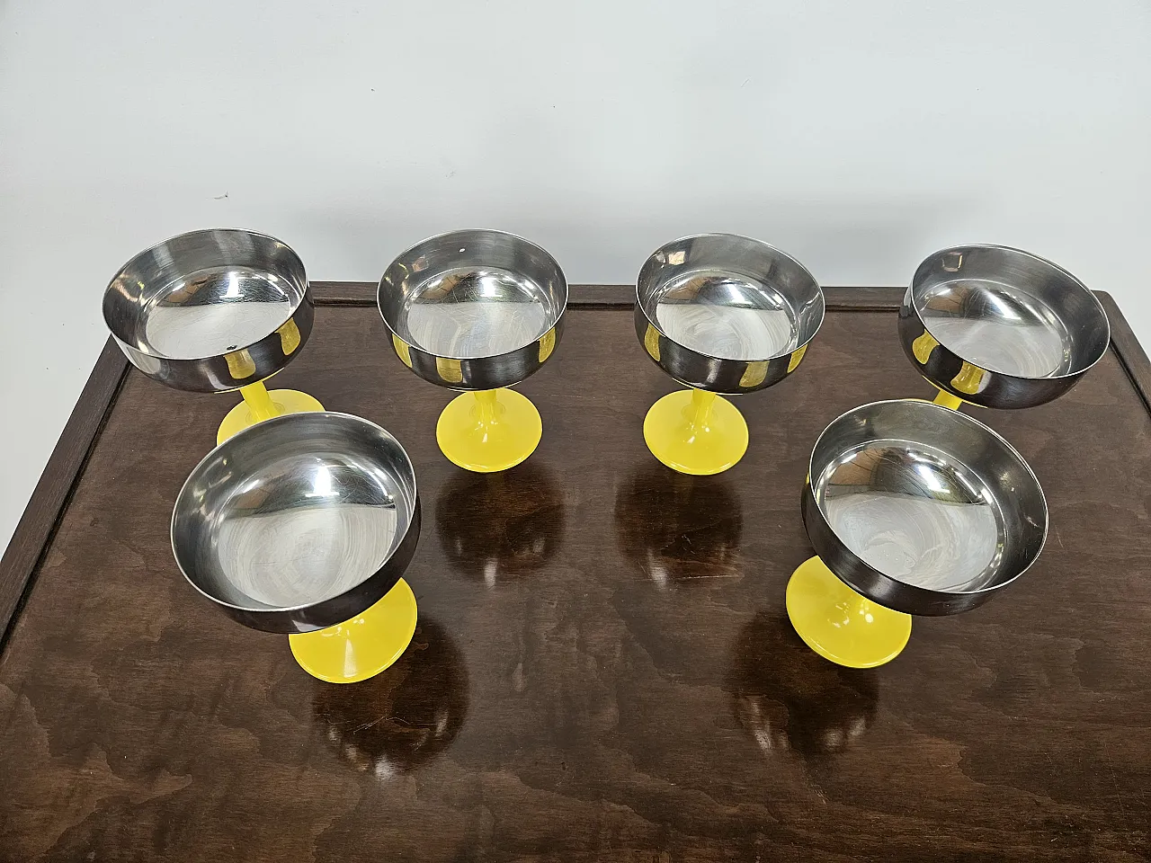 8 coppe gelato in plastica e metallo, anni '70 3