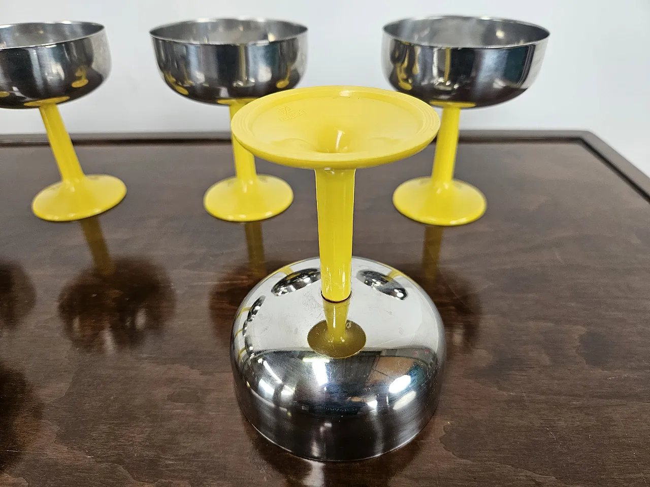 8 coppe gelato in plastica e metallo, anni '70 6