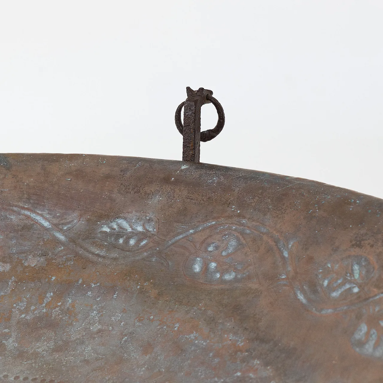 Piatto decorativo in rame con struttura in ferro battuto, anni '50 6
