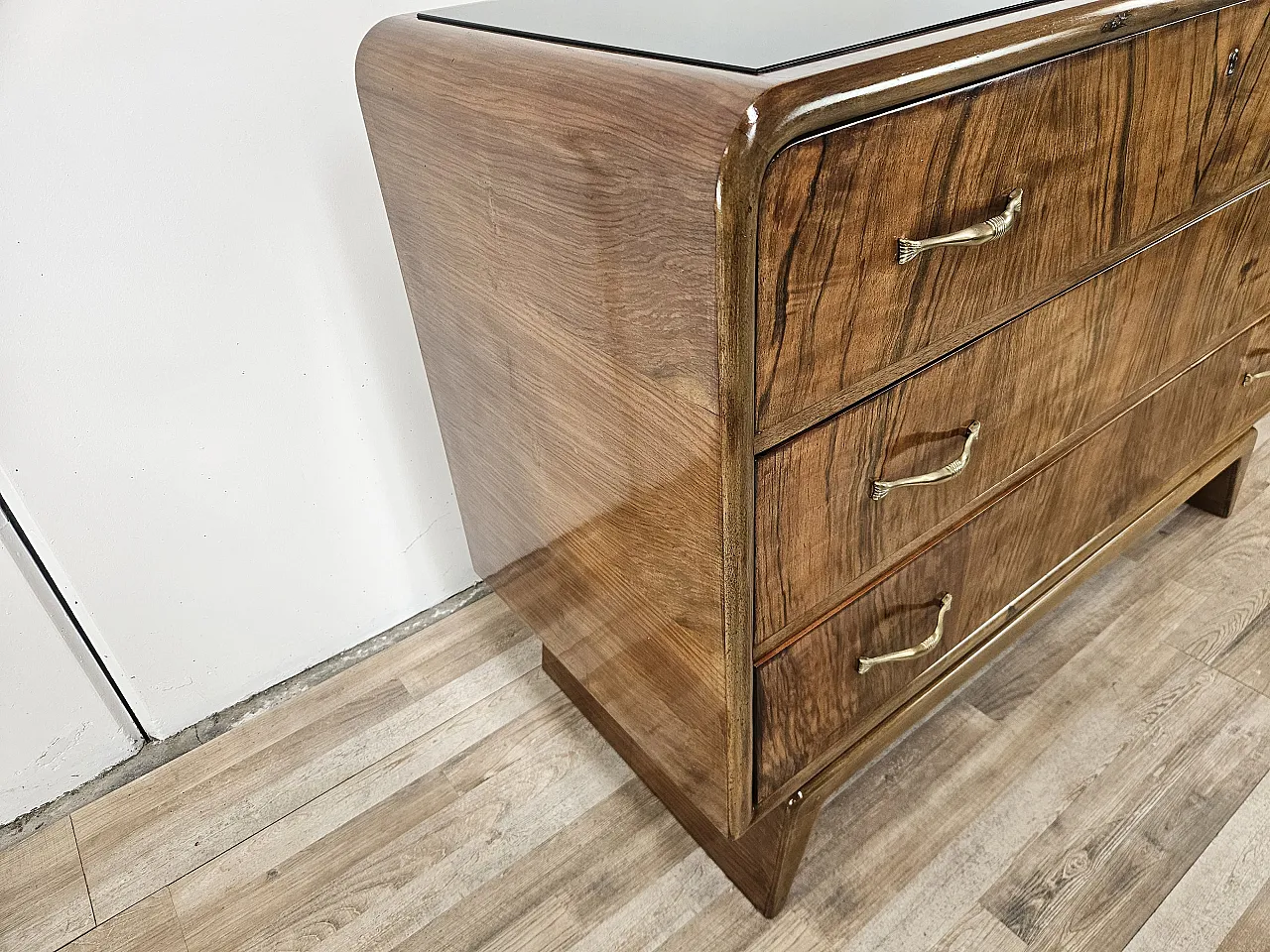 Comò Art Decò in radica di noce con piano in vetro nero, anni '40 3