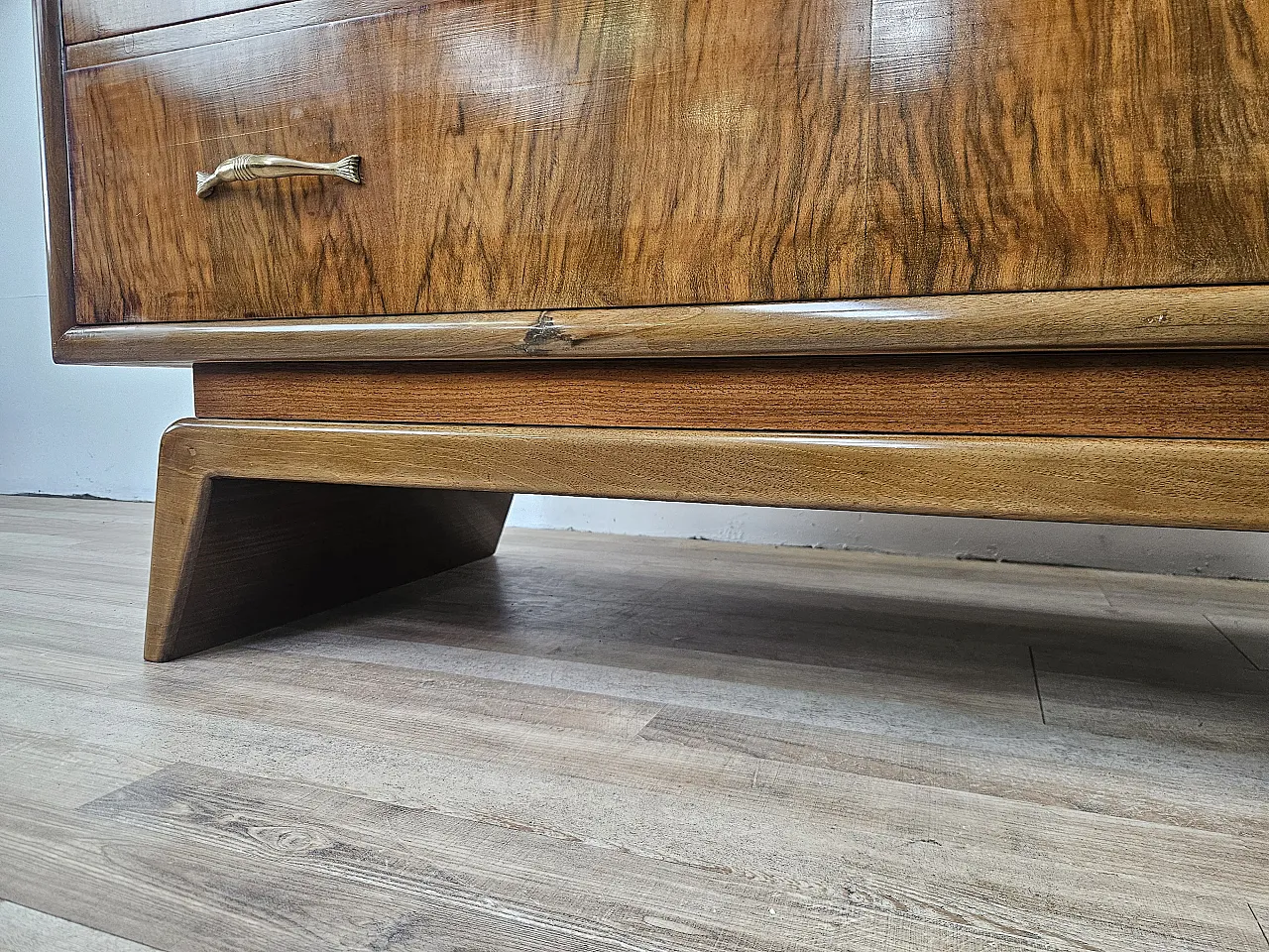 Comò Art Decò in radica di noce con piano in vetro nero, anni '40 11