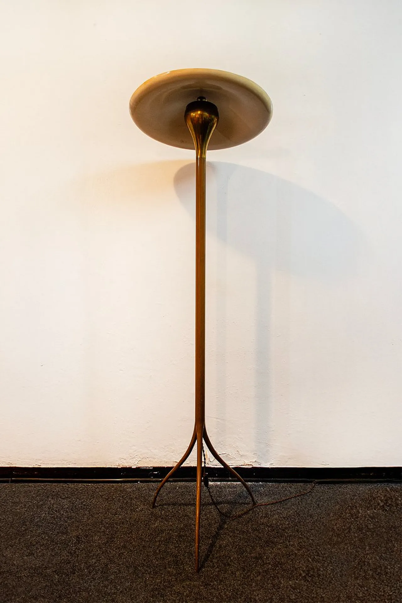 Lampada da terra di Giuseppe Ostuni per Oluce, anni '60 1