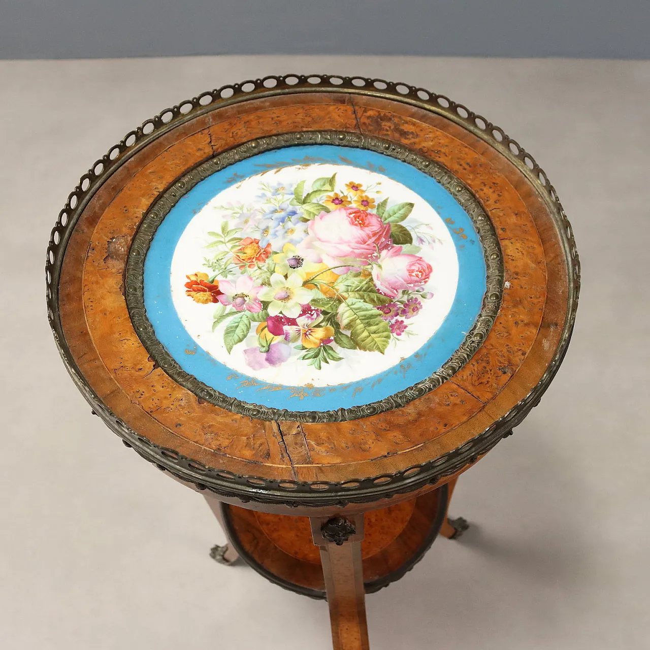 Tavolino in radica di noce e acero con inserto in ceramica, '900 3