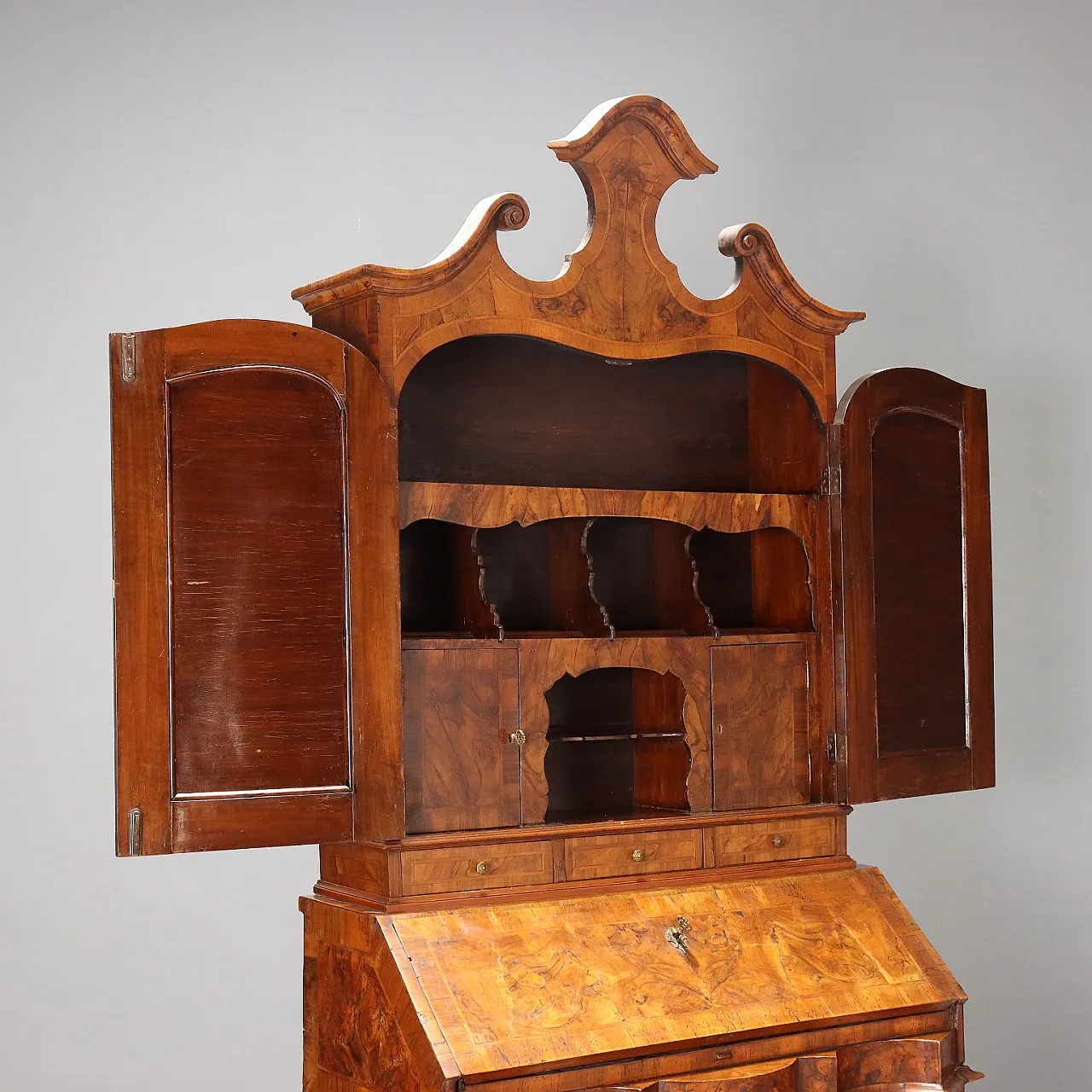 Trumeau in noce e radica di noce, '700 4