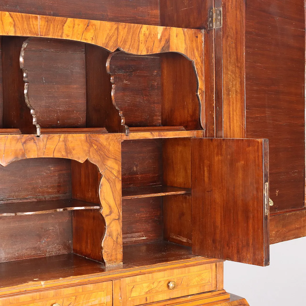 Trumeau in noce e radica di noce, '700 5