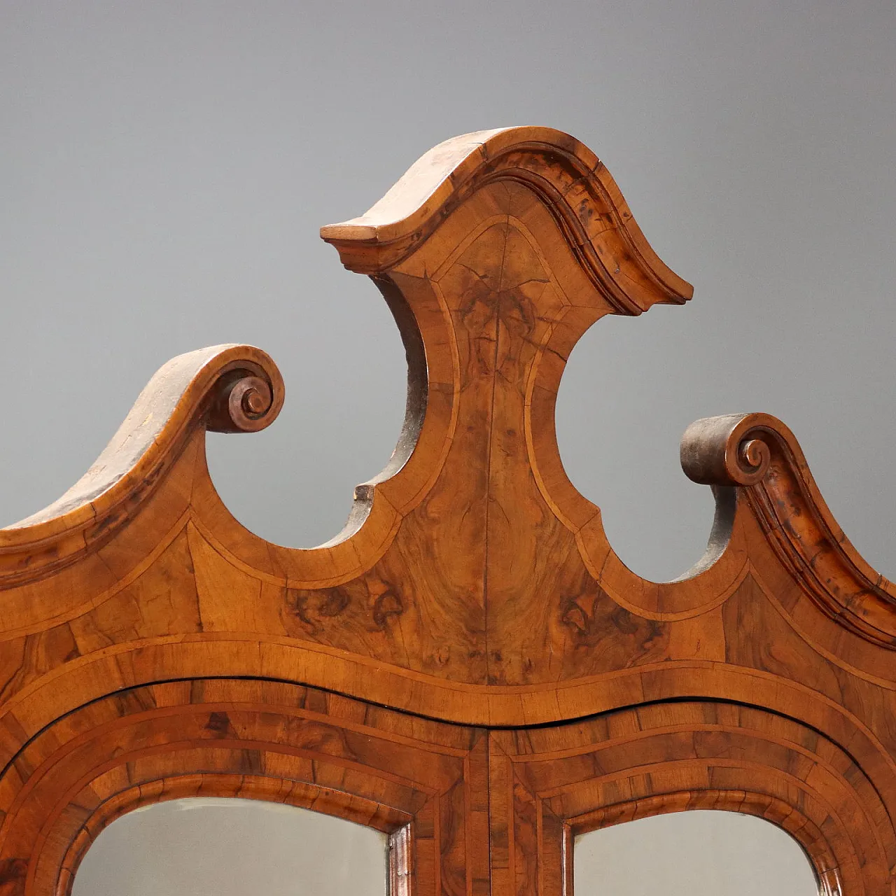 Trumeau in noce e radica di noce, '700 6