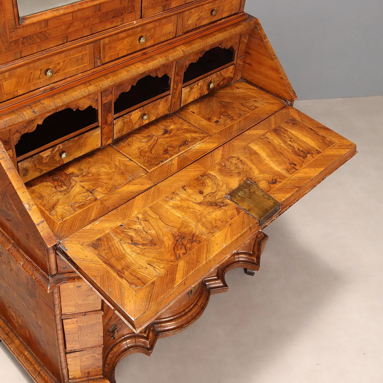 Trumeau in noce e radica di noce, '700 10