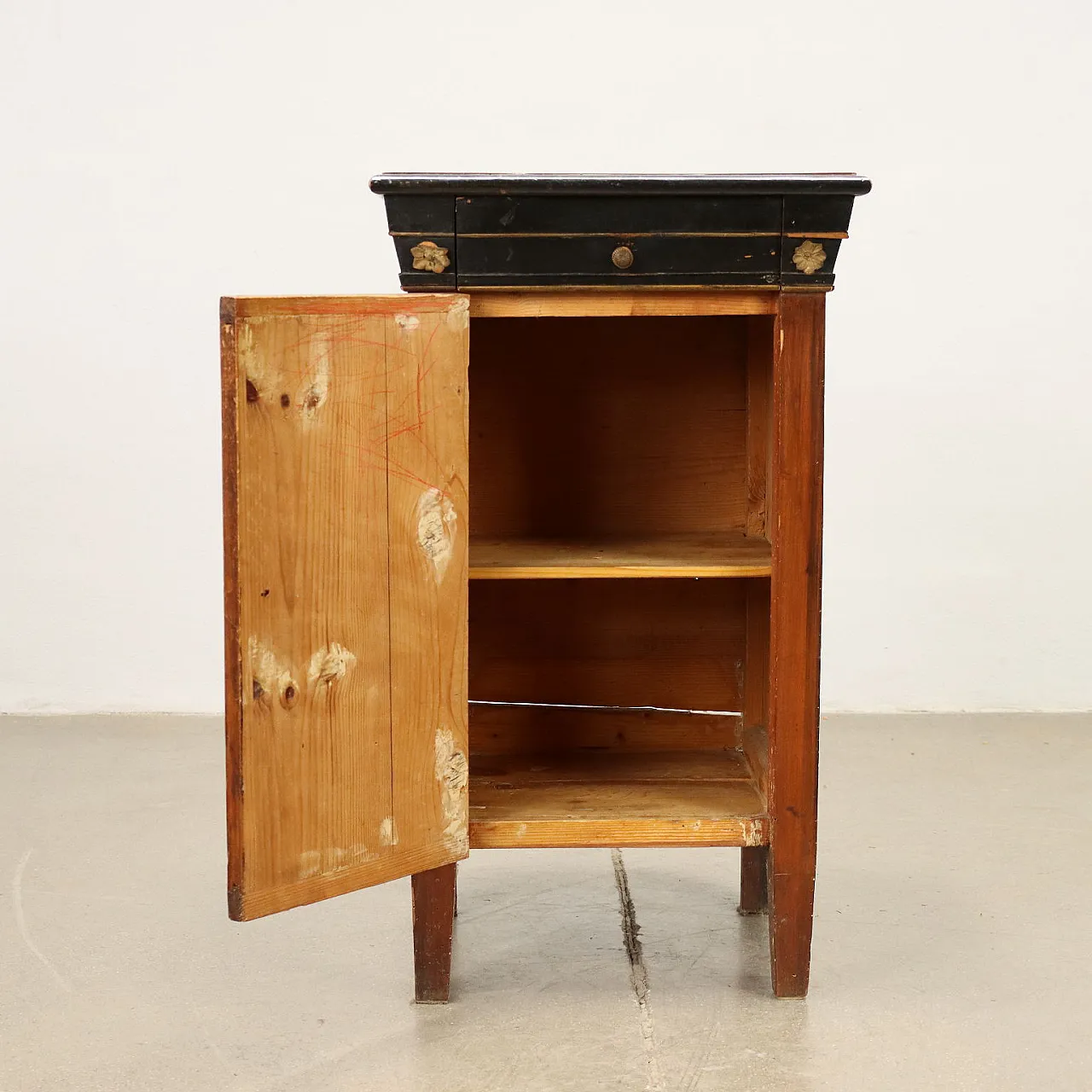 Walnut veneered nightstand in Biedermeier style, late 19th century 4