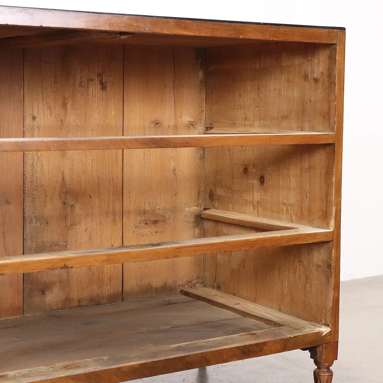 Neoclassical chest of drawers in fir and walnut, 18th century 8