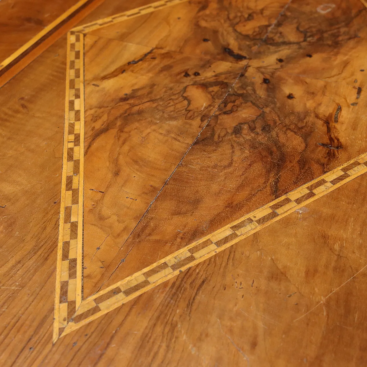 Neoclassical chest of drawers in fir and walnut, 18th century 10