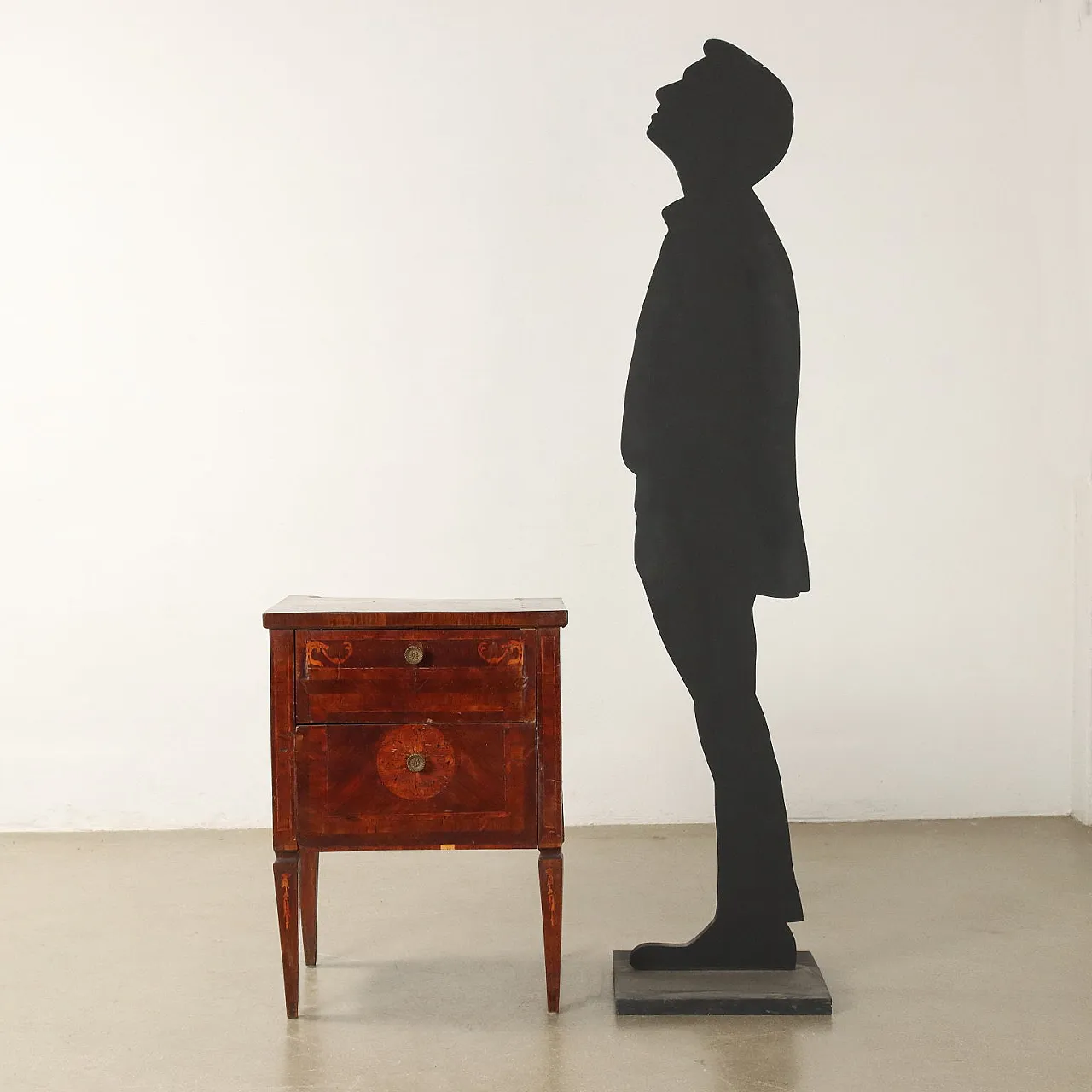 Comodino Neoclassico in noce con gambe tronco-piramidali, '700 2