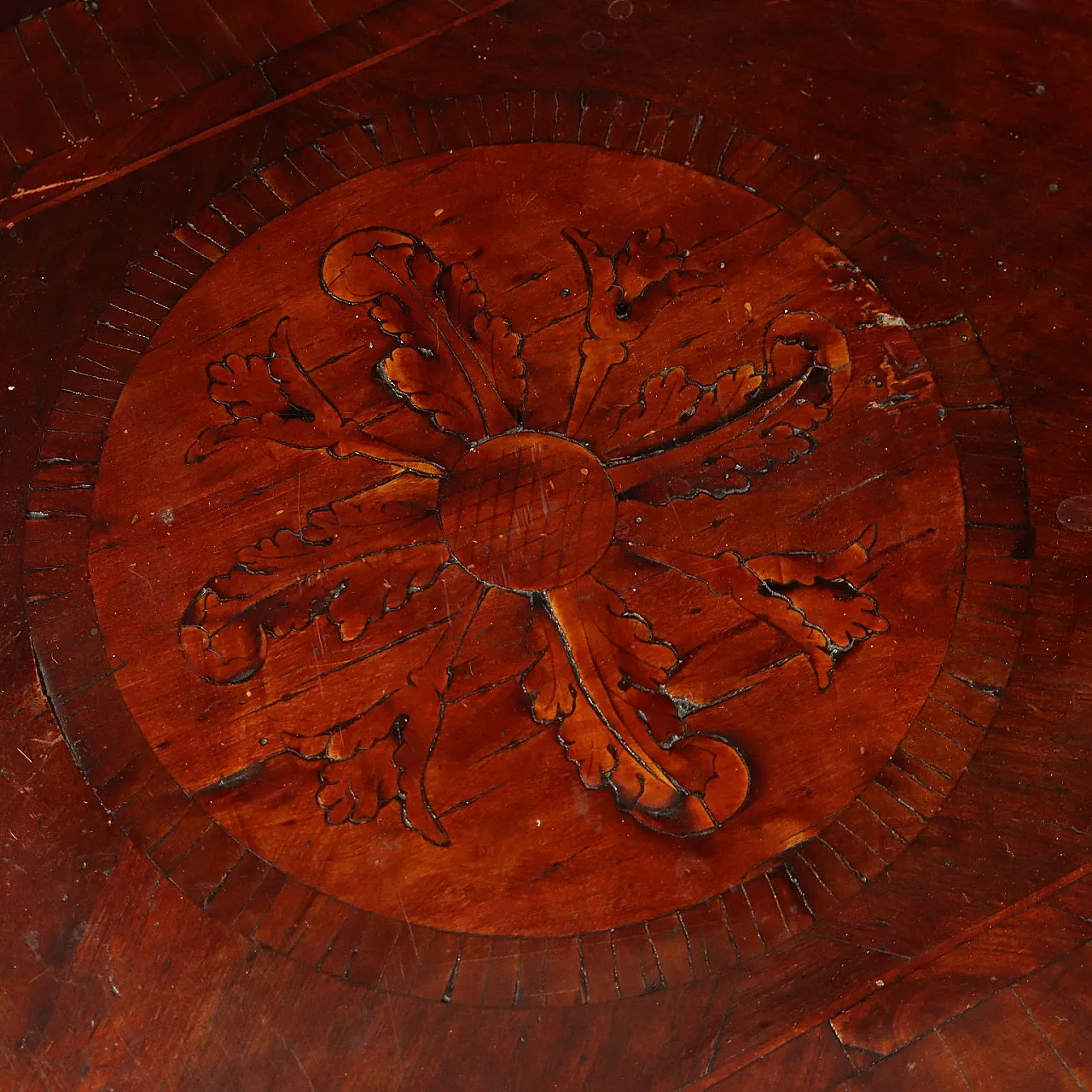 Comodino Neoclassico in noce con gambe tronco-piramidali, '700 4