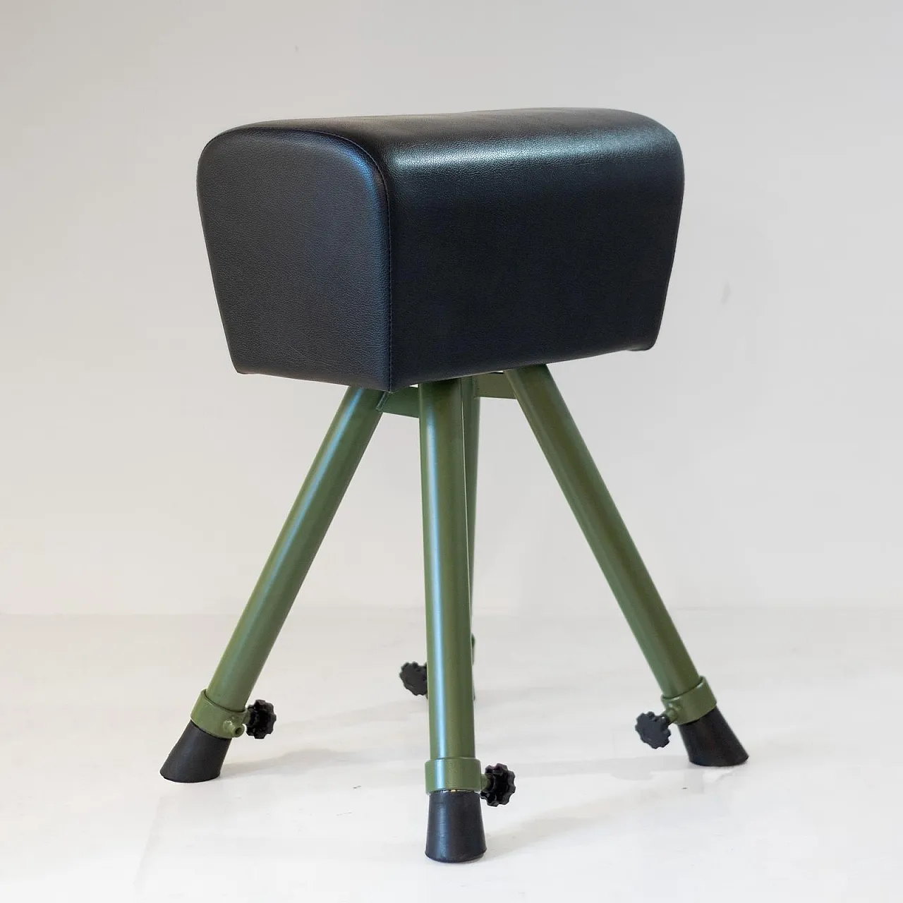 Vaulting bench in green metal and black imitation leather, 70s 1