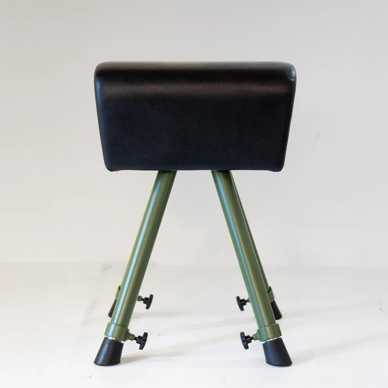 Vaulting bench in green metal and black imitation leather, 70s 2