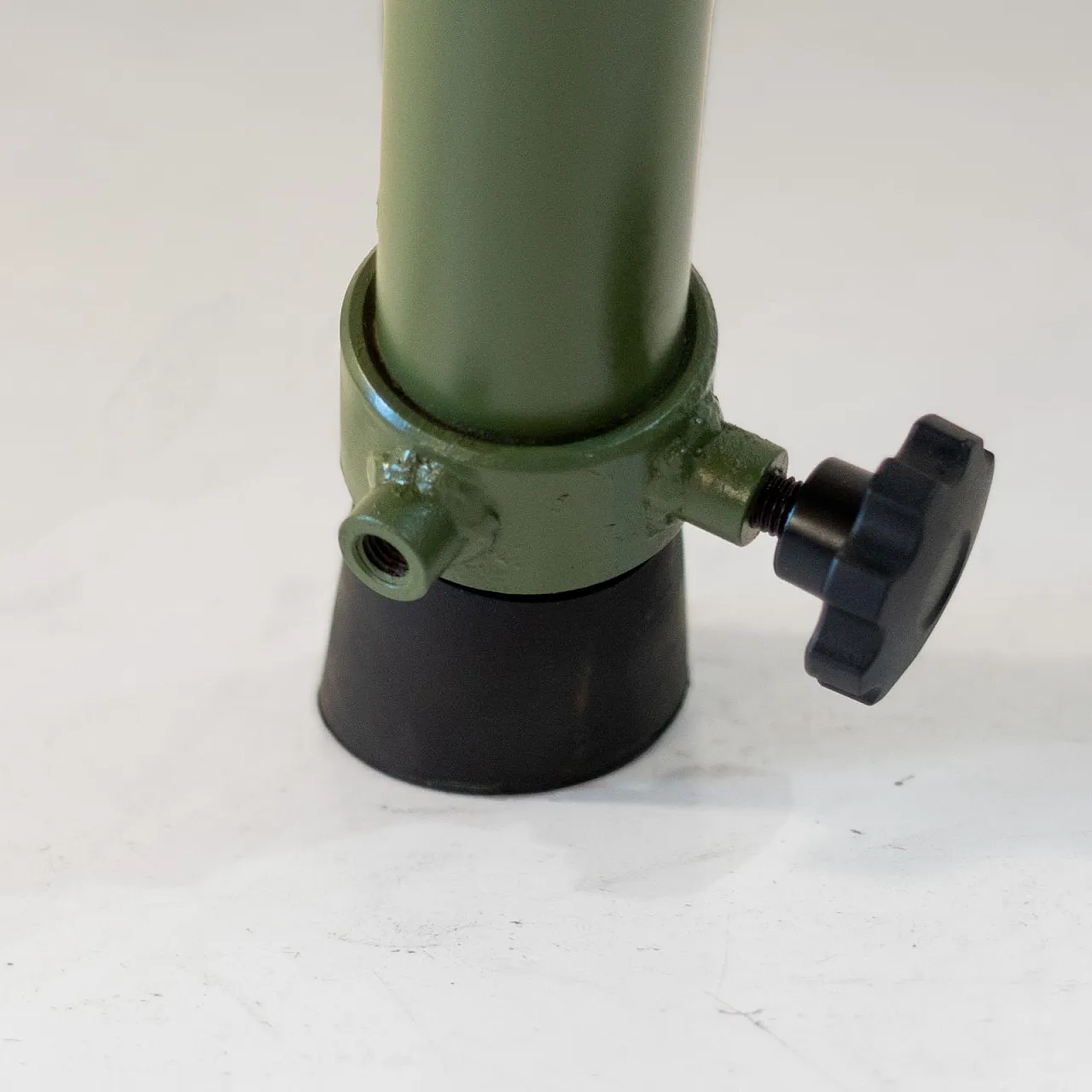 Vaulting bench in green metal and black imitation leather, 70s 10