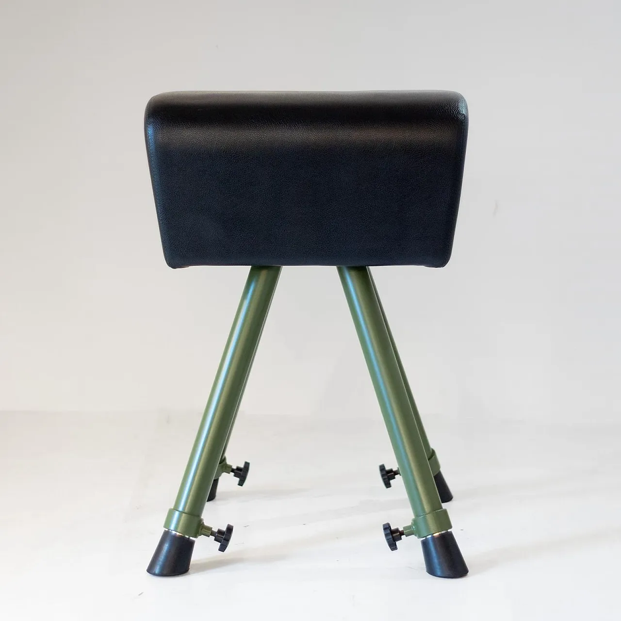 Vaulting bench in green metal and black imitation leather, 70s 11